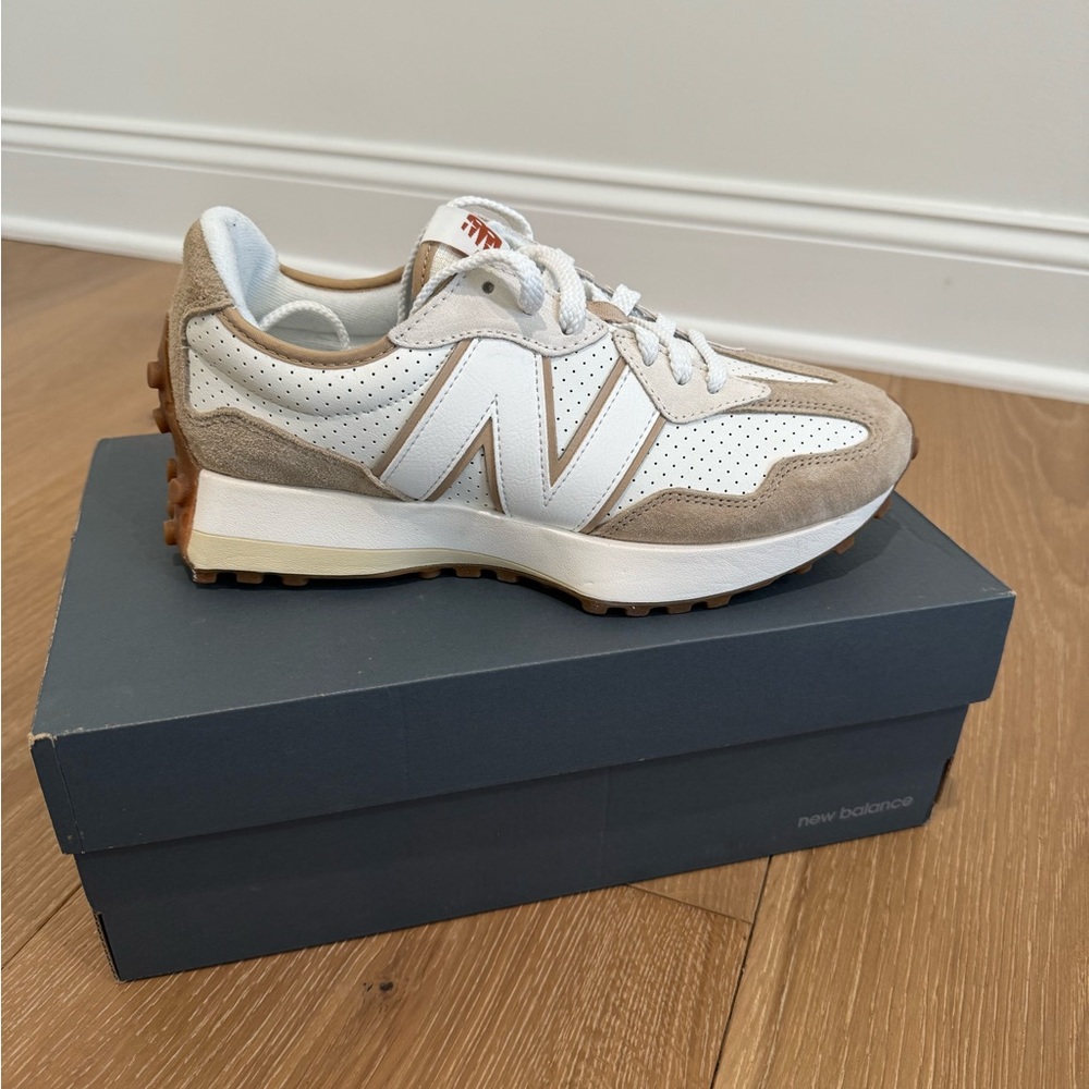 Brand new New Balance 327 sneakers